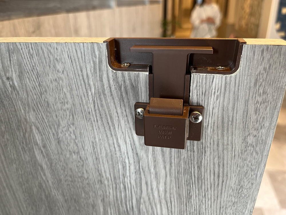 Skjult snaphåndtag, overflade: brun, AK-60BR og AK-C60BR. Praktisk sikkerhedsbolthåndtag til yachtinteriør, autocamperombygninger, campingvognsmøbler, autocampere og meget mere, af Sugatsune / LAMP® (Japan) - Billede 10