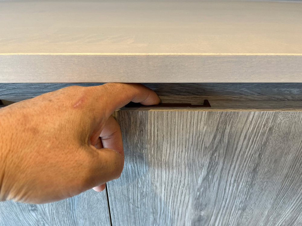 Skjult snaphåndtag, overflade: brun, AK-60BR og AK-C60BR. Praktisk sikkerhedsbolthåndtag til yachtinteriør, autocamperombygninger, campingvognsmøbler, autocampere og meget mere, af Sugatsune / LAMP® (Japan) - Billede 11