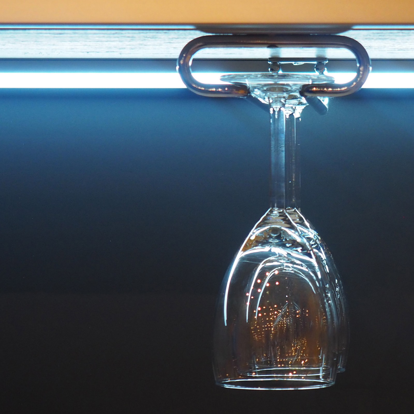 Vinglasholder af høj kvalitet, lavet af stål, overflade: forkromet, 280 mm (11-1/32"), 8930011. Praktisk glasbøjle til vinglas, champagneglas, cocktailglas, cognacglas, bægre og meget mere, fra EMUCA - Billede 6