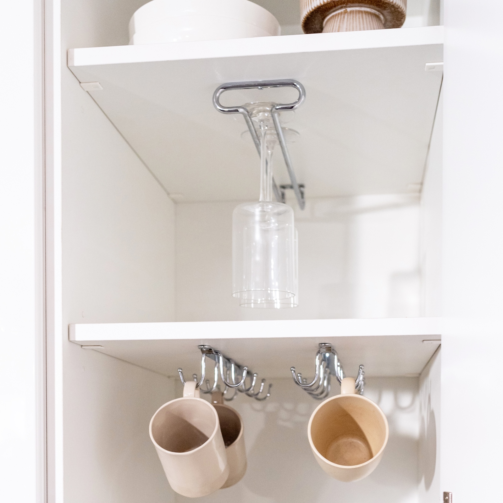 Vinglasholder af høj kvalitet, lavet af stål, overflade: forkromet, 280 mm (11-1/32"), 8930011. Praktisk glasbøjle til vinglas, champagneglas, cocktailglas, cognacglas, bægre og meget mere, fra EMUCA - Billede 2